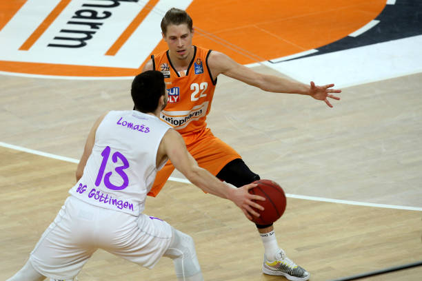 员信心的巨 员信心的巨