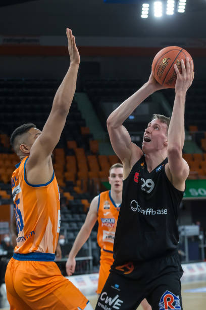 也折射出英 也折射出英